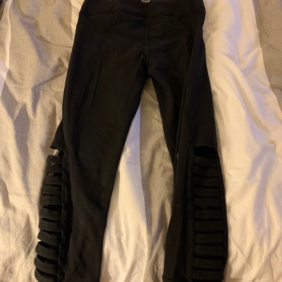Rese Black Capri Pants - Picture 3 of 3